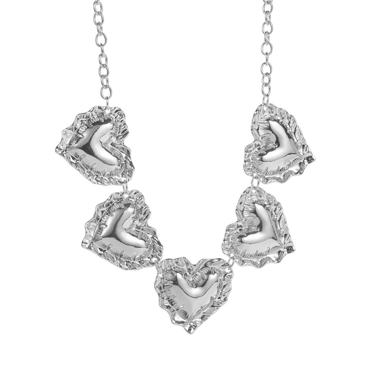 

Fashion heavy industry alloy love necklace, retro temperament pleated three-dimensional peach heart collarbone chain for women