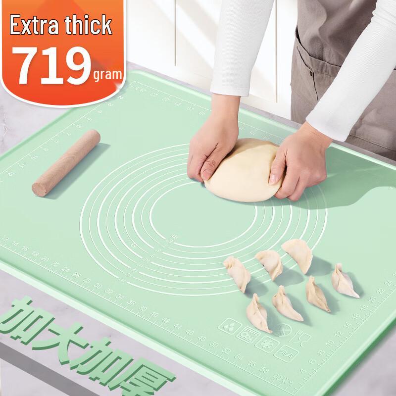 Silikonová hnětací podložka a pekařská sada