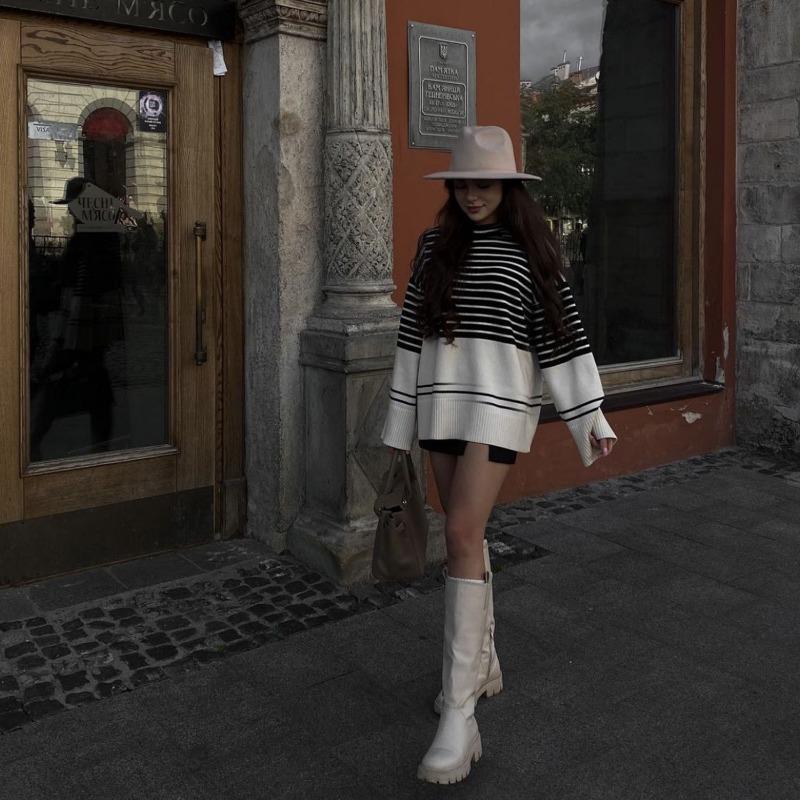 Maglione a righe a collo alto da donna per autunno e inverno