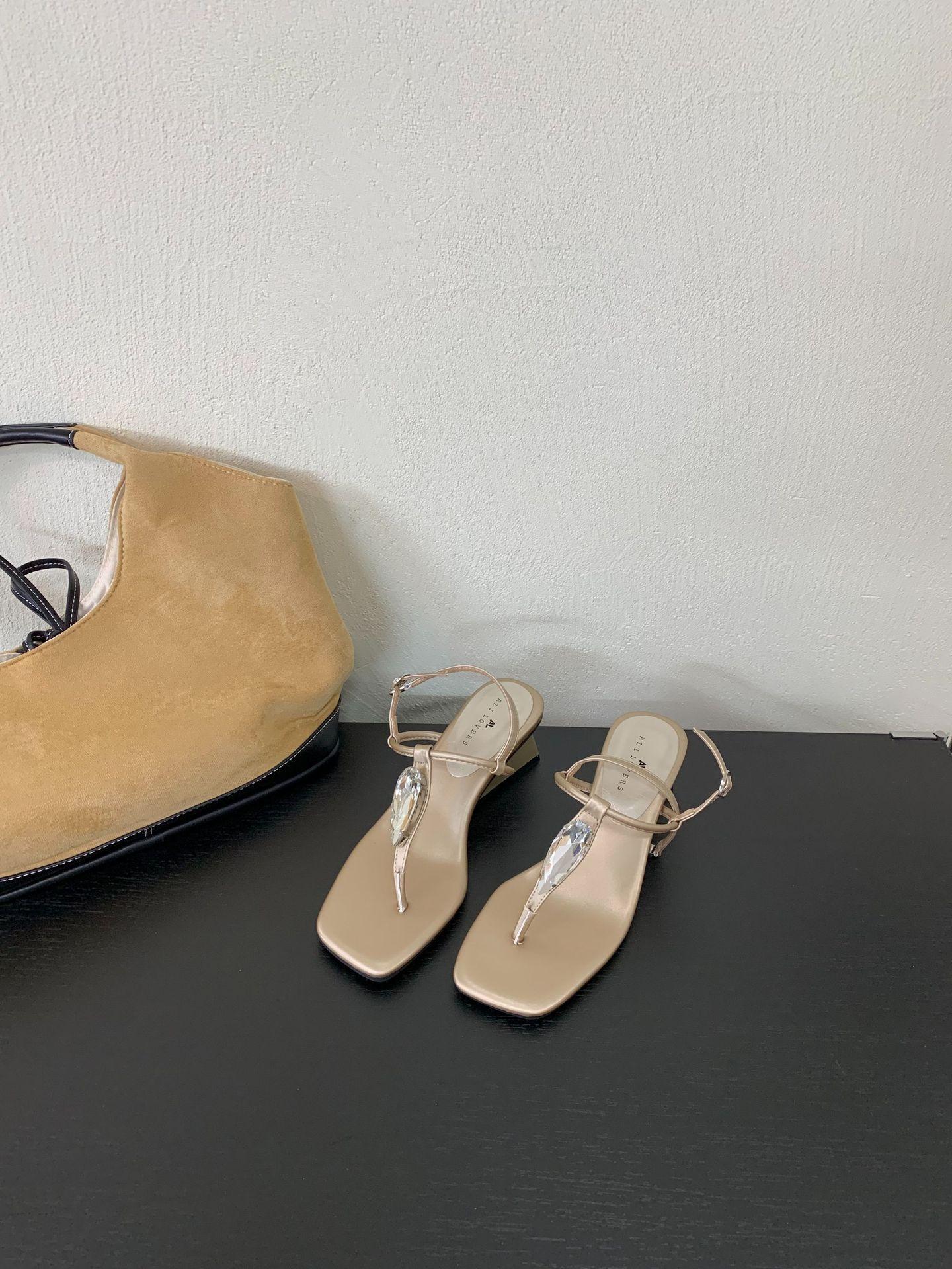 

French wedge sandals female summer new fairy style with skirt pointed thin belt one-word buckle temperament rhinestone sandals 39 золотий