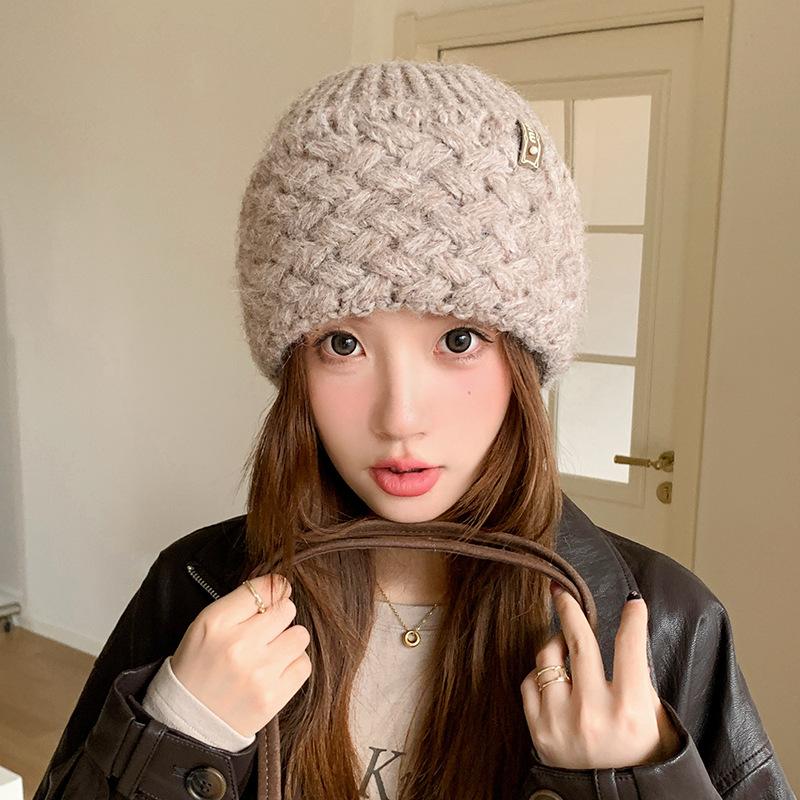 

Вязаная шапка для женщин Осень и зима Корейская версия Плюс бархат Утолщенная Теплая Толстая Шерстяная шапка Маленькая шапка, открывающая лицо, с защитой ушей Шерстяная шапка 56-62CM