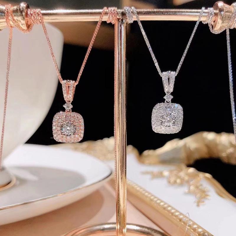 Women's European & American Style Zircon Square Diamond Pendant Necklace - Versatile Clavicle Chain