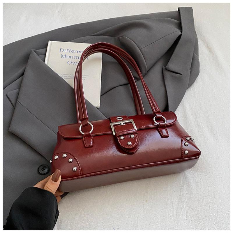 Armpit women's bag 2026 autumn and winter new personalized shoulder bag European and American cool texture riveted women's tote bag