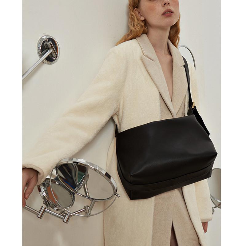 IELGY High-Quality Retro Bag Large-Capacity One-Shoulder Commuter Soft Leather Cross-Body Tote Bag
