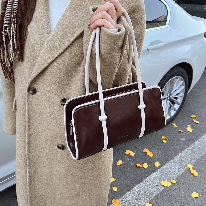 

2025 new fashion commuter messenger bag, high-end underarm baguette bag, retro contrasting color oil wax leather small bag for women чёрный