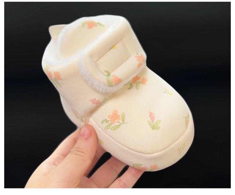 Winterliche, samtgefütterte Baby-Baumwollstiefel: Weiche Lauflernschuhe für Neugeborene und Kleinkinder, kuschelig und warm.