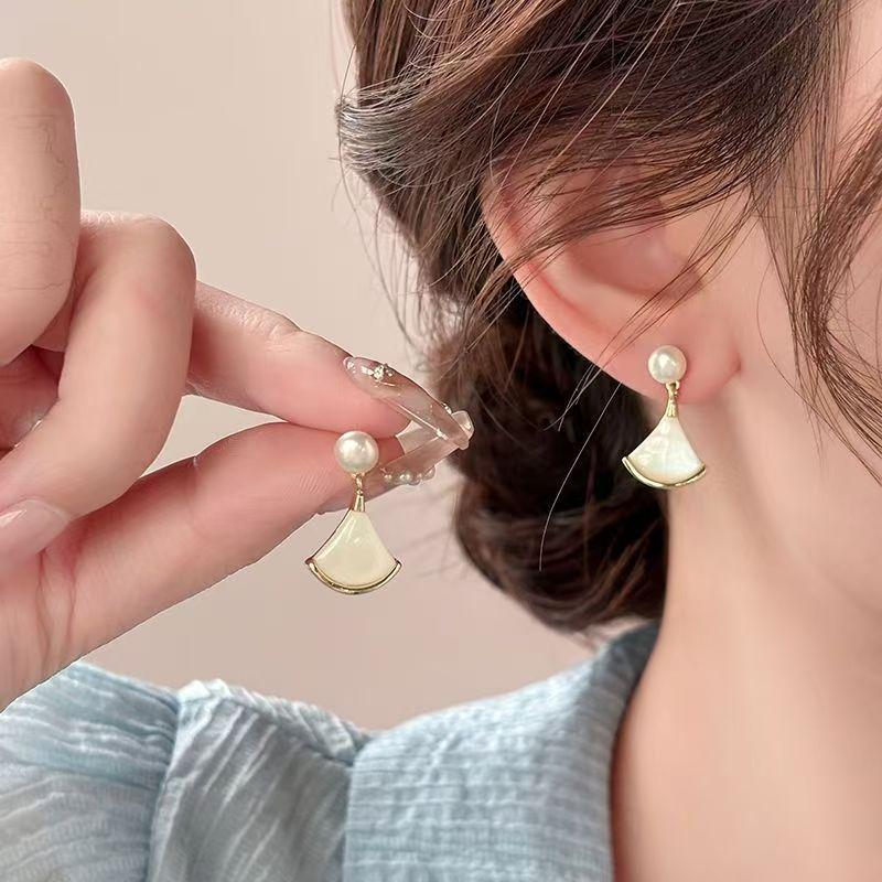 French Pearl Tassel Earrings: Elegant 925 Studs for Women, Light Luxury, Versatile for Dresses, New Style, Ins Ear Jewelry.