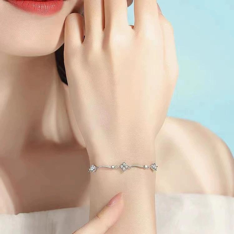 Four-leaf Clover Bracelet Women's New Trendy Light Luxury Niche Exquisite Girlfriend Bracelet Birthday Gift