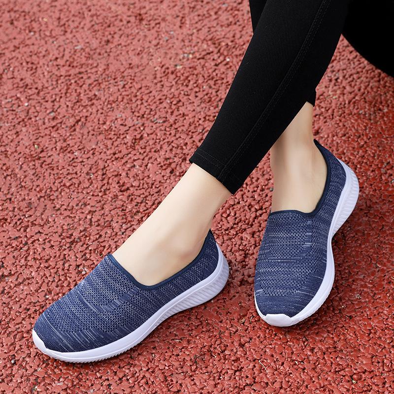 Lightweight and breathable spring and summer fly-woven mesh sports and leisure running shoes, lazy people pedal middle-aged and elderly mother shoes