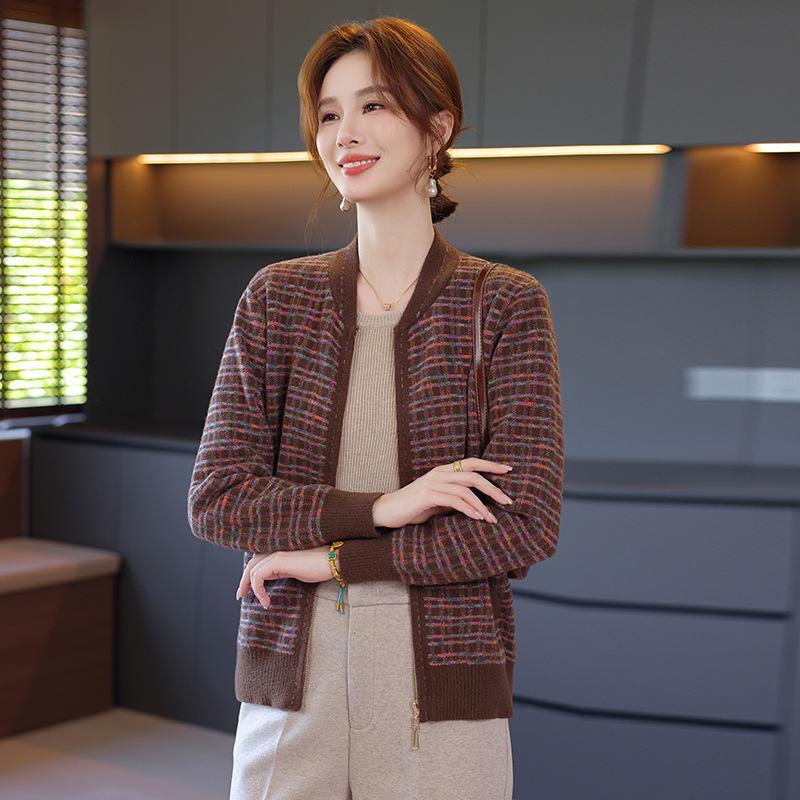Mom's 2025 Fashion Zipper Knit Cardigan for Spring & Autumn – Loose Fit for Middle-aged & Elderly Women