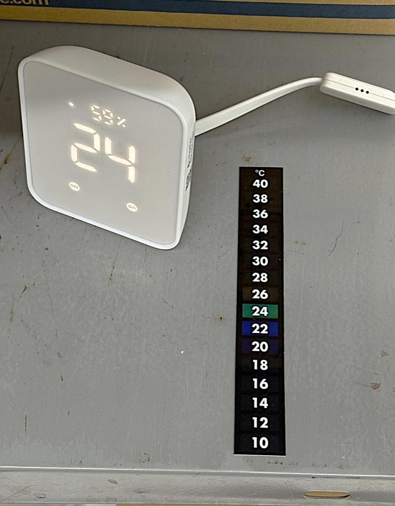 ONDOLAB Indoor LCD Thermometer 16LR To Accuracy Sticker, (10°C 40°C), Authentic, 2°C Increments, ±1°C/Micron