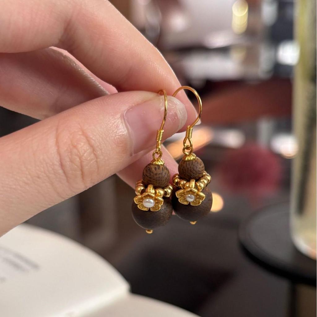 Elegant Chinese Style Earrings: 10mm Natural Agarwood Beads & Pearl Flower Inlay