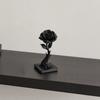 Statua Ornamentale Rosa Nera Stampata in 3D DYS, Statuetta Stile Gotico Oscuro, Fiore Decorativo Artistico con Base a Fiamma, Decorazione Raffinata per Casa Ufficio