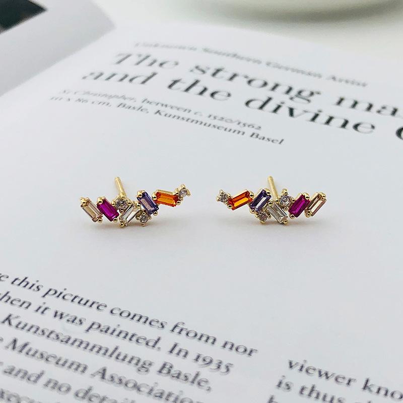 

Rainbow Zircons Chic Multicolor Asymmetric CZ Ear Stud Earrings for Women Fashion INS Piercing Fine Jewelry золотой
