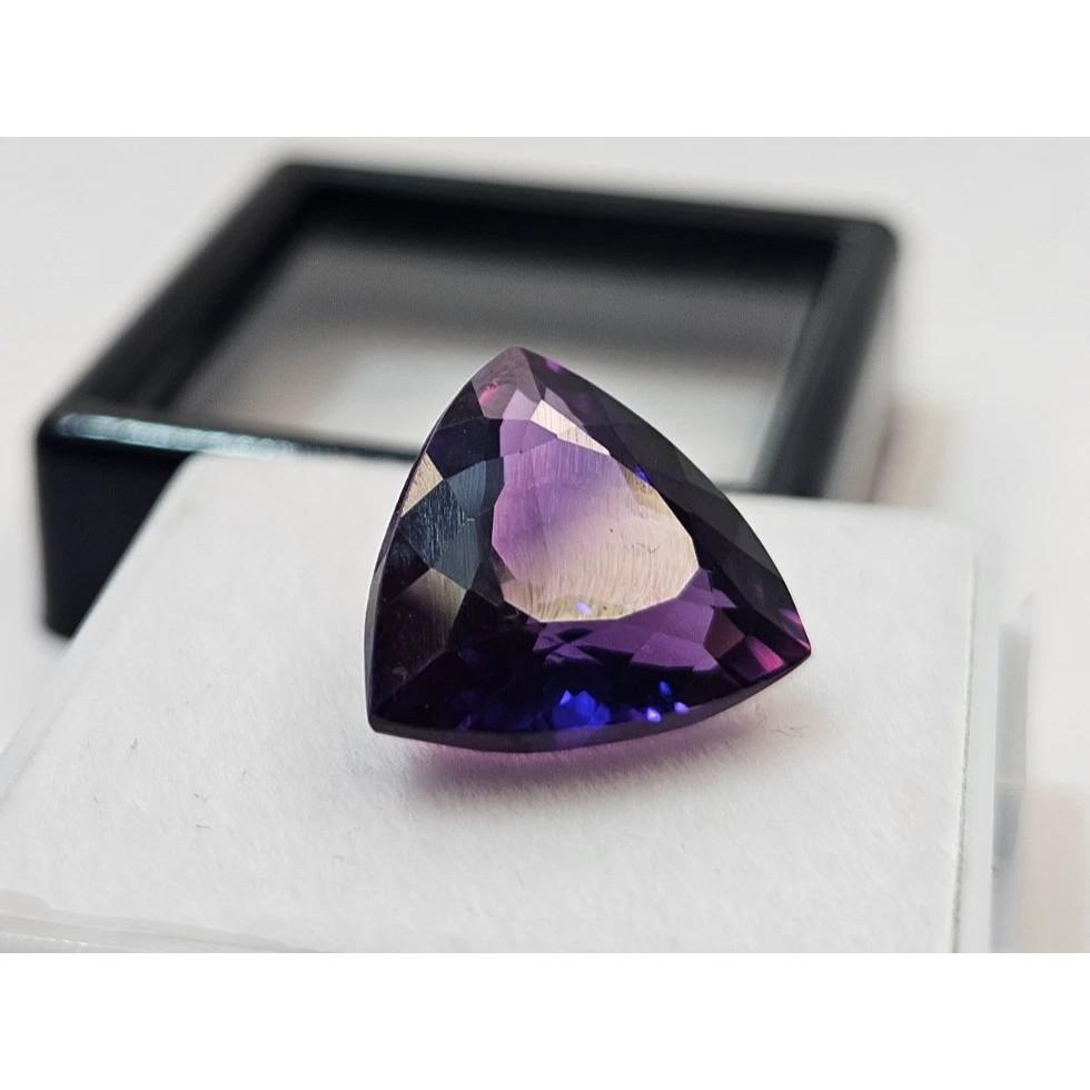 Alexandrite Color Changing 8-9 Ct Trillion Cut Beautiful Certified Gemstone