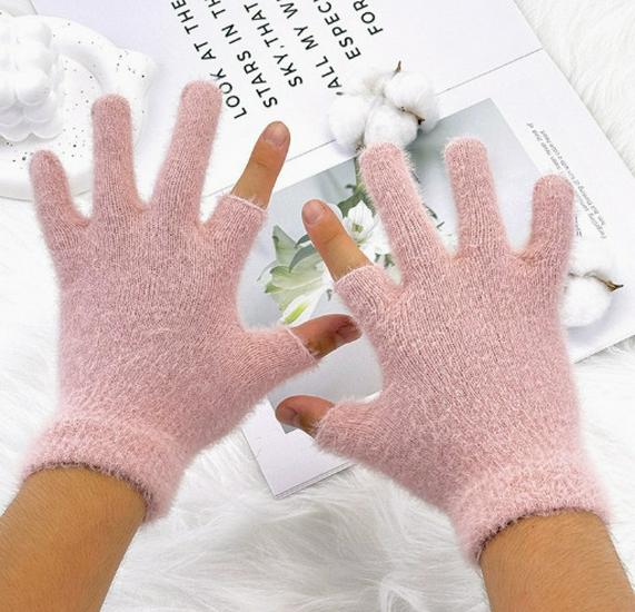 

Korean Style Plush Two-Finger Touchscreen Fingerless Winter Cycling Gloves – Warm, Stylish Cold Protection for Office and Riding Gray two-finger cycling gloves