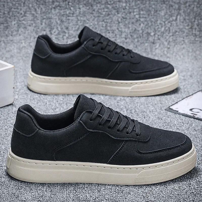 Leather Men Casual Sneakers 2025 New High Quality Classic Men Skateboarding Shoes Outdoor Sport Shoes