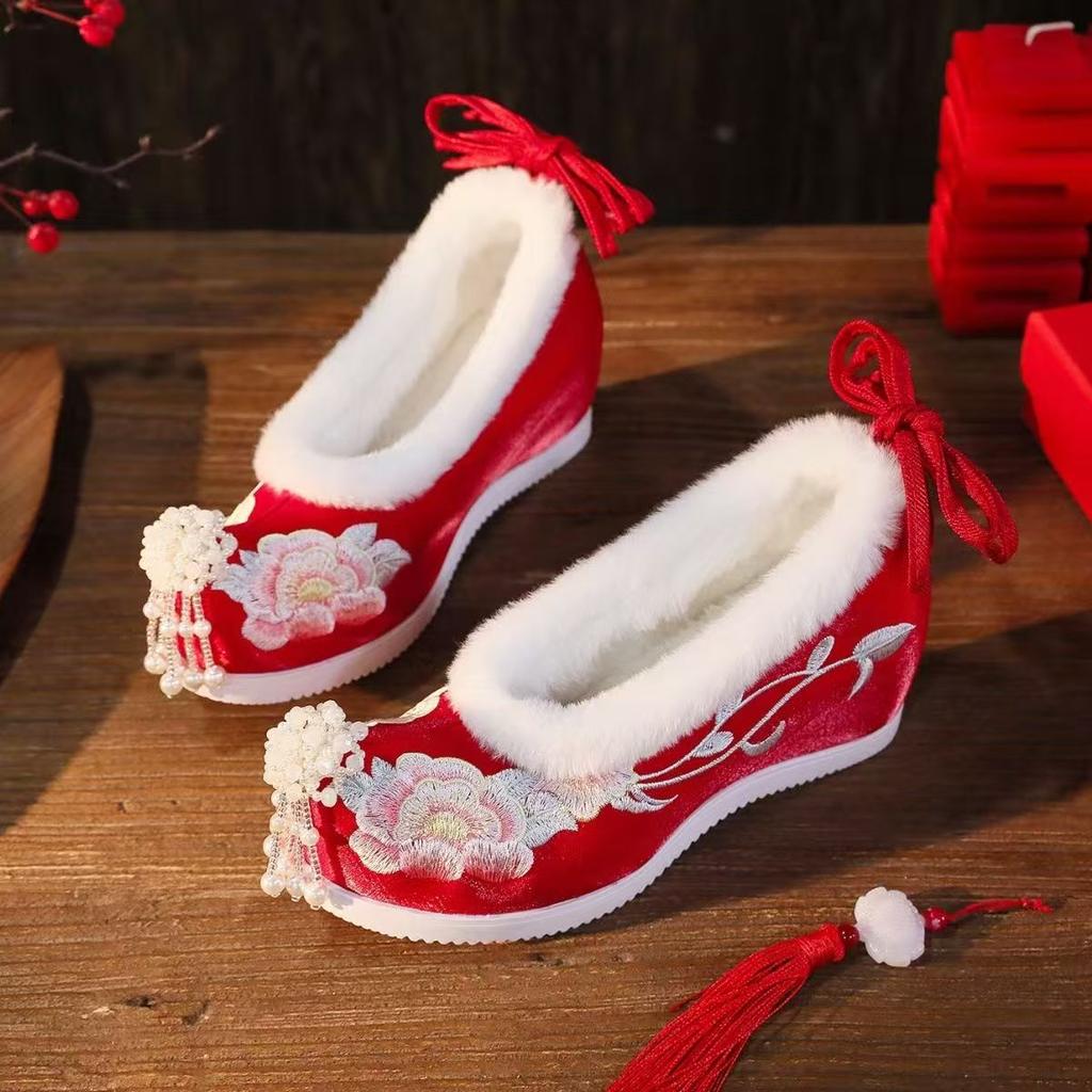Women's Shallow Increased Internal Embroidered Cotton Shoes Ethnic Style Cocked Shoes Toe Plush String Bead Tassels Hanfu Shoes