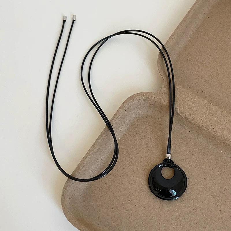Korean Round Geometric Pendant Necklace for Women Luxury Silver Color Drop Black Rope Necklace Sweater Chain Jewelry Accessories