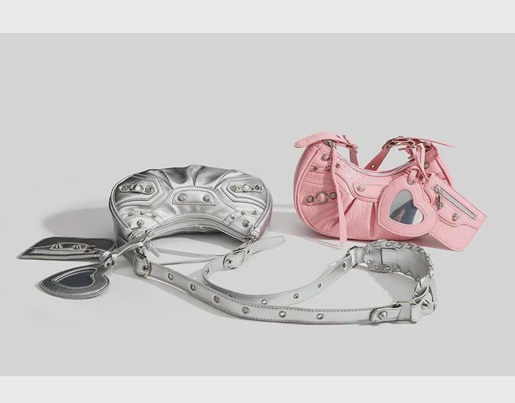 Geantă de motocicletă plisată Crescent pentru femei 2023, cu nituri și ciucuri