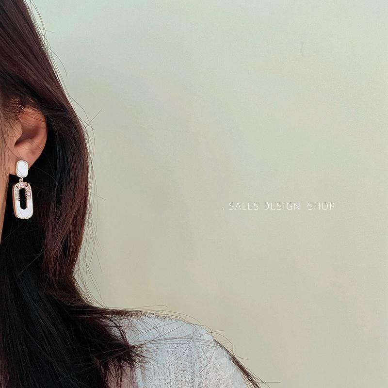 Elegant Korean Geometric Zircon & Mother-of-Pearl Stud Earrings: Light Luxury & Versatile Fashion for Women