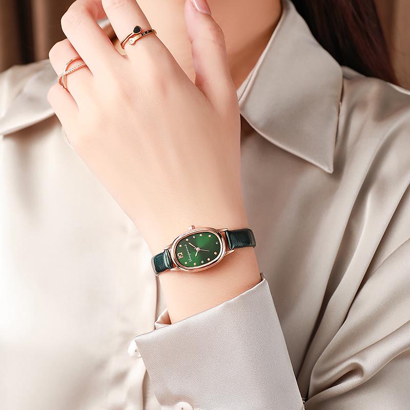 Retro Oval Ladies' Quartz Watch - Leather Strap, Simple Design