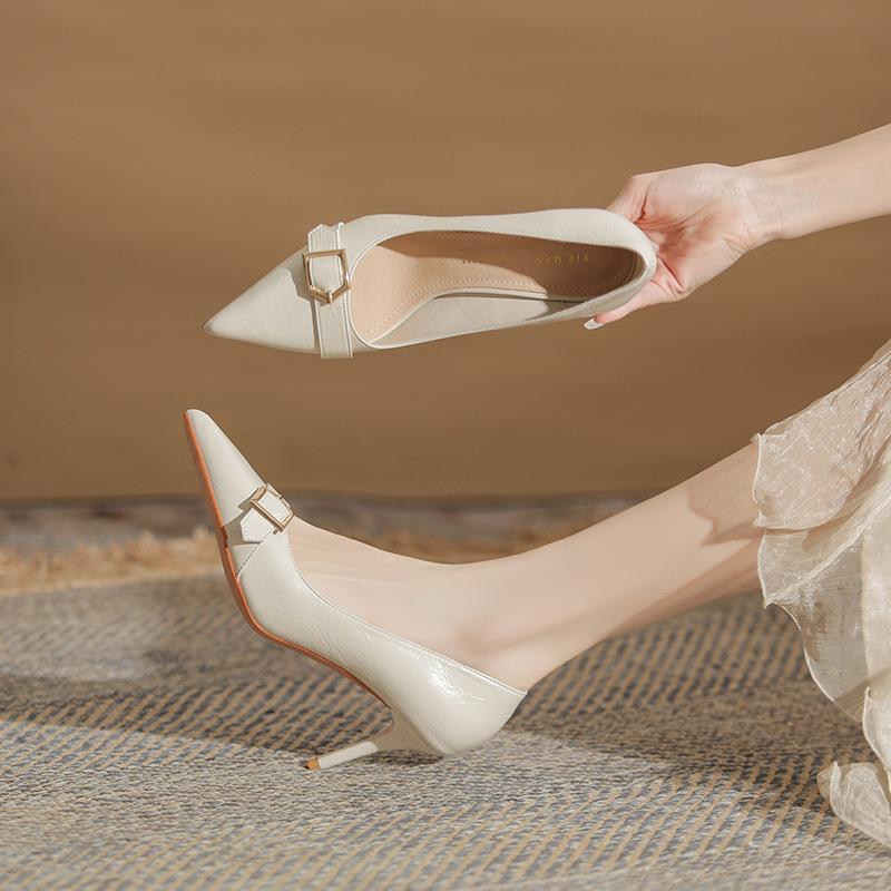 Modenschau spitzer Kopf dünner Absatz Damen vielseitige Metallschnalle Temperament flacher Ausschnitt Einzelne Schuhe neue einzelne Schuhe Damen