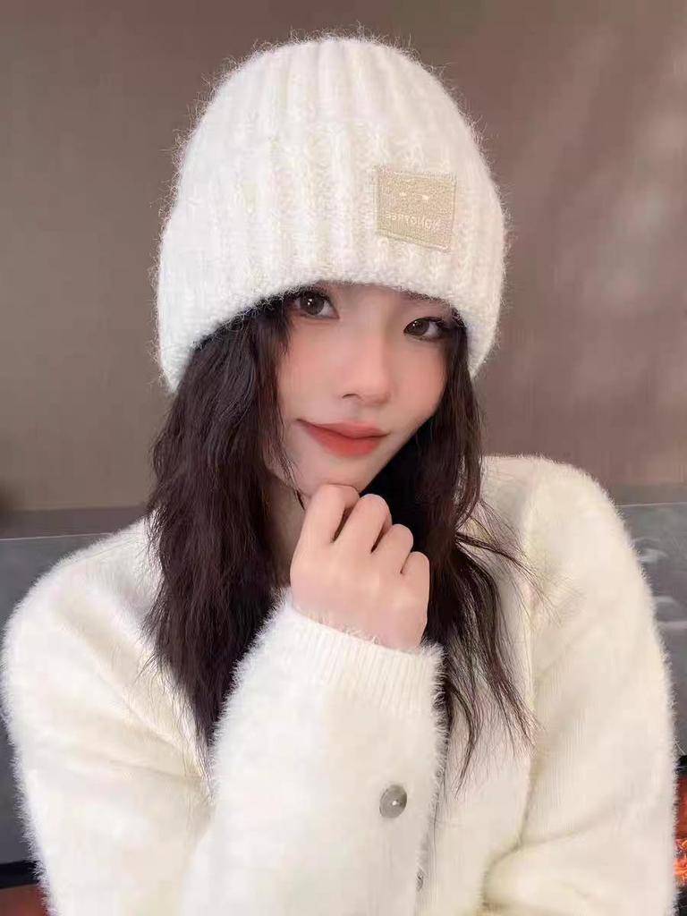 2025 Women's High-Quality Wool Knit Beanie: Autumn & Winter Style with Warm Ear Protection, Fashionable & Versatile for Large Head Circumference