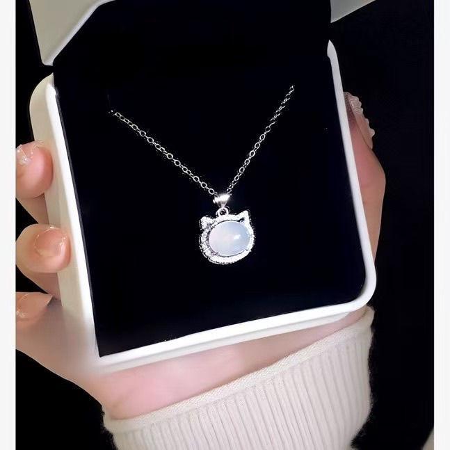 Shengwei Chalcedony Pendant: Luxury High-Ice Cat Heart Necklace, Sweet and Versatile High-End Design