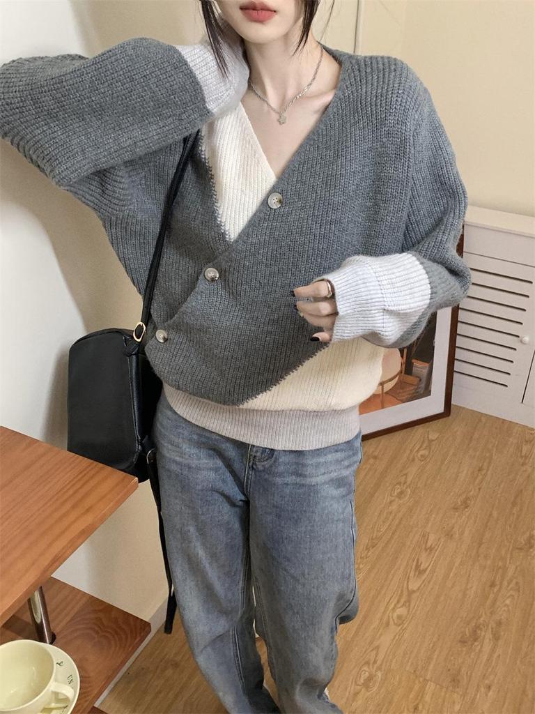 Vintage Color Block V-Neck Women's Sweater - Autumn/Winter Korean Style, Casual Slim Fit with Diagonal Button Detail