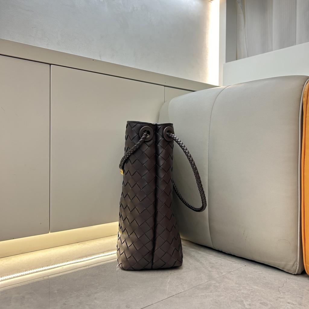 Cross-border handmade cowhide woven bag large-capacity messenger bag niche bucket bag portable women's bag single shoulder messenger bag