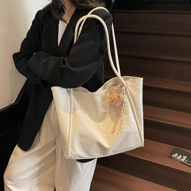 Commuter Large-capacity Tote Bag Women's New Shoulder Armpit Bag