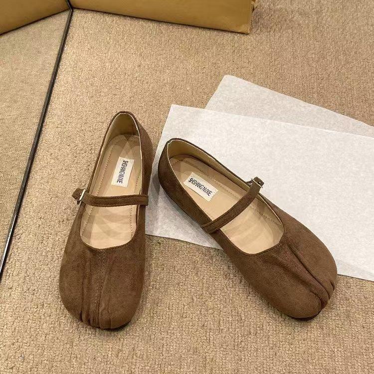 

Винтажные туфли с драпировкой с закрытым носком 2025 Весна и Осень Новые женские туфли на плоской подошве Мэри Джейн Нескользящие туфли 35 кофейный