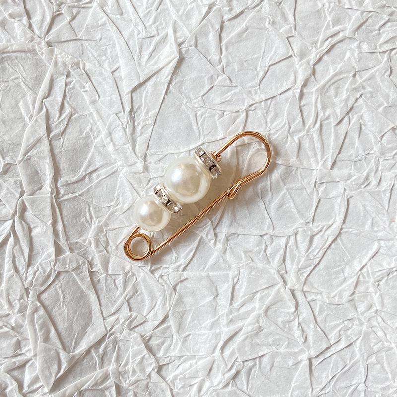 Elegant French Style Pearl Brooch - Chic Women s Fashion Accessory for Clothing Decoration