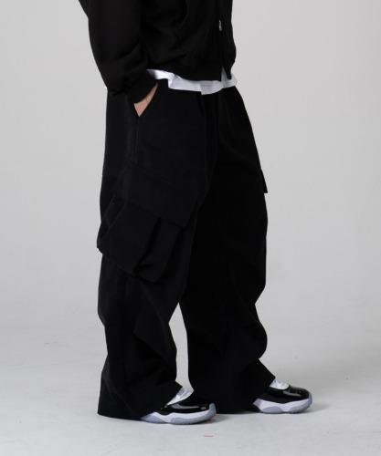 Igseukeoseu Peach Wide Cargo Pants Black