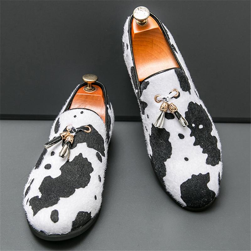 

Ретро Новая Мода Кисточки Лоферы Мужские Остроносые Коровья Расцветка Слипоны Повседневная Обувь Свадебное Платье Выпускной Вечер Обувь Zapatos Hombre 38