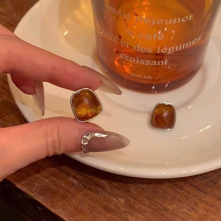 

Hazelnut Latte Coffee Stud Earrings Women s Maillard Earrings New Popular Autumn and Winter Premium Earrings Earclips