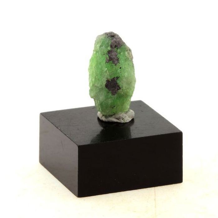 Pierres et Minéraux. Grenat Tsavorite. 7.6 ct. Manyara Region, Tanzanie.