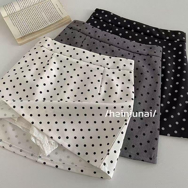 Modă Toamnă 2024 Fustă Midi A-line Albă cu Buline, cu Talie Înaltă și Tiv în Trepte