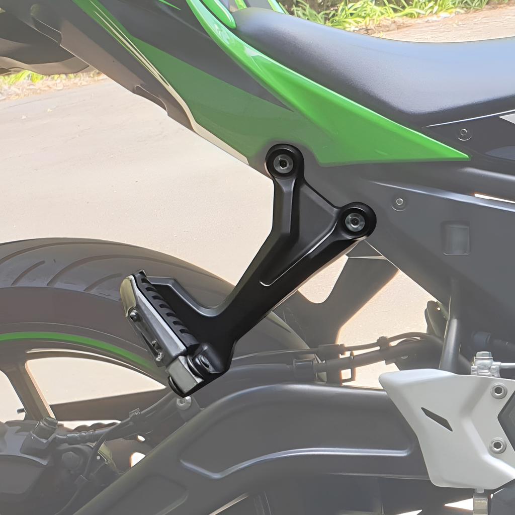 Rear Passenger Footrests Footpegs Brackets For Kawasaki Z650 Ninja 650 2017-2025 Motorcycle