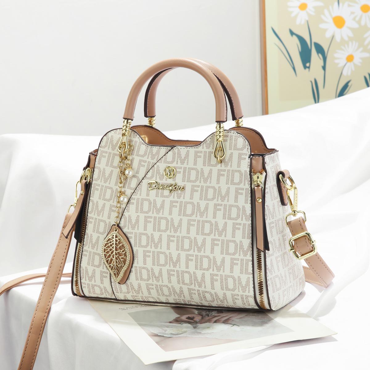 

Light luxury, fashionable and versatile, high-end sense, foreign-style contrasting color mother bag 2025 new women s going out large-capacity bag
