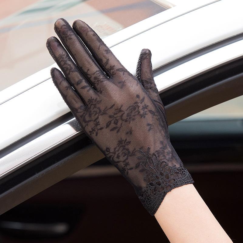 Women’s Fashion White Lace Gloves, Short Breathable Summer Gloves, Anti-Slip Driving Gloves for Wedding Dance Formal