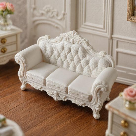 Miniature Vintage Sofa for Dollhouse, Mini Retro Couch Figurine, Tiny Lounge Chair Model, 1/12 Scale Dollhouse Furniture Decor Accessories