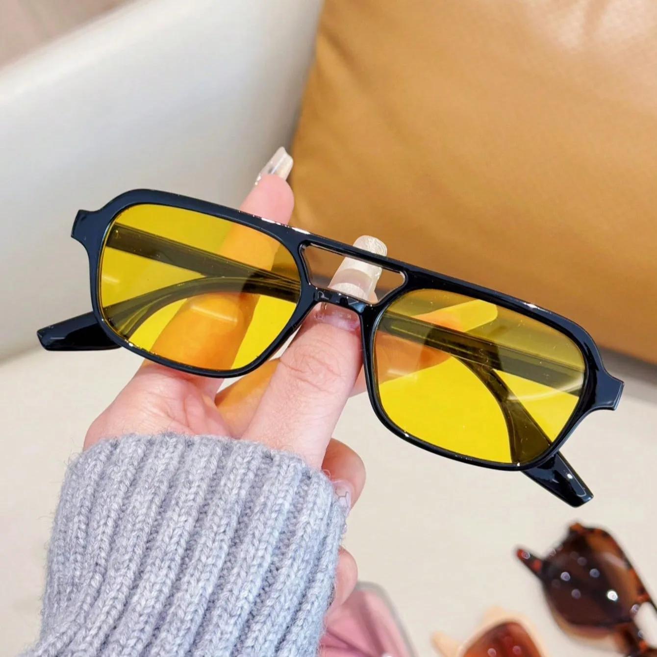 

New Vintage Square Sunglasses Woman Retro Brand Sun Eyewear Female Black Yellow Fashion Candy Colors Eyeglasses 1PC