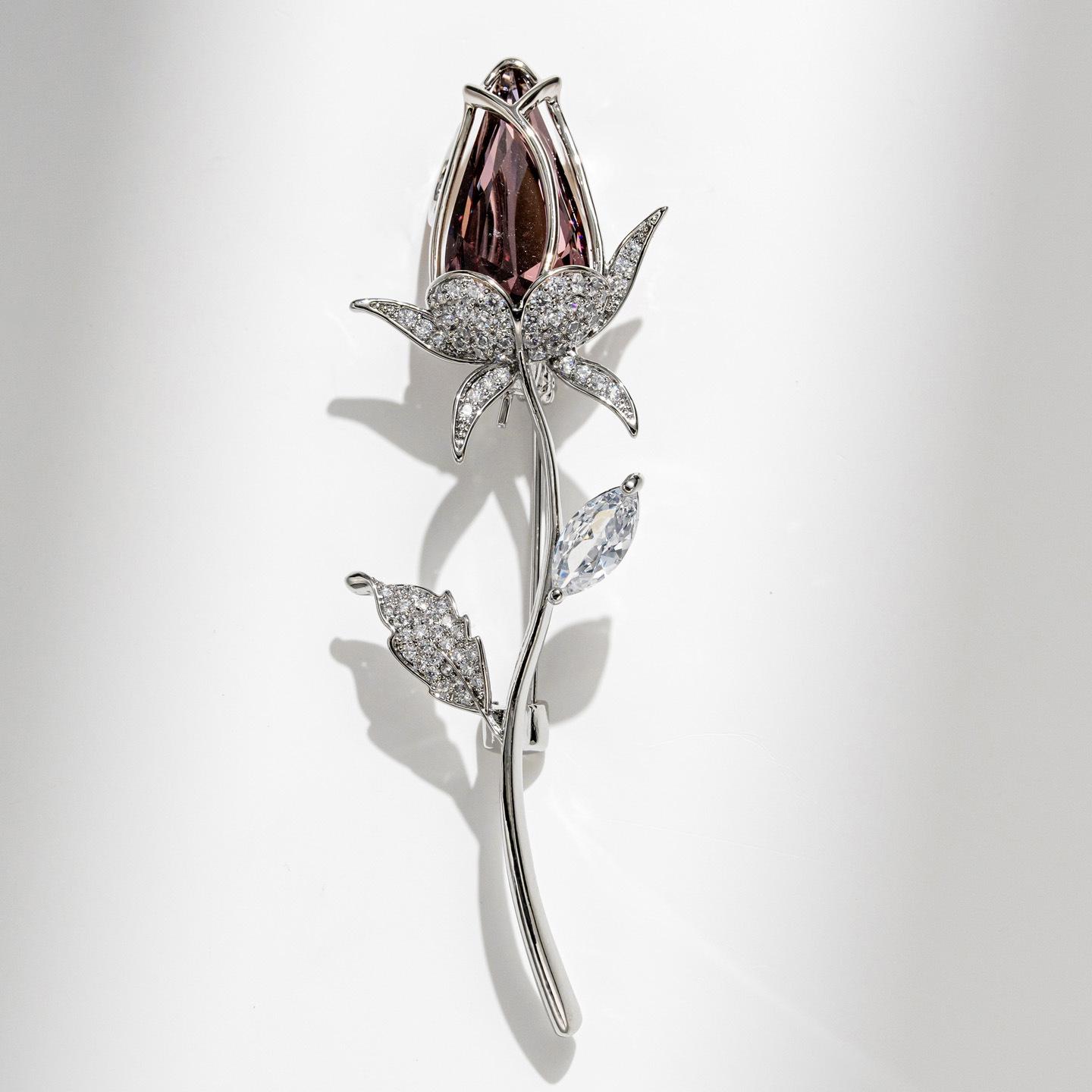 Bo Xin Yun Korean-Style Elegant Tulip Brooch: High-End Copper Zirconia Flower Pin for Cheongsam Corsage.
