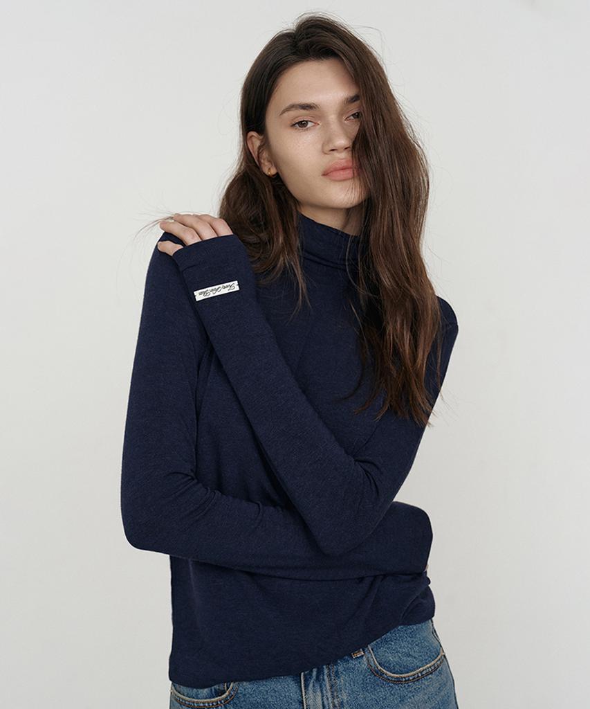 Isibchilwai Basic Wool Neck Top (Navy)