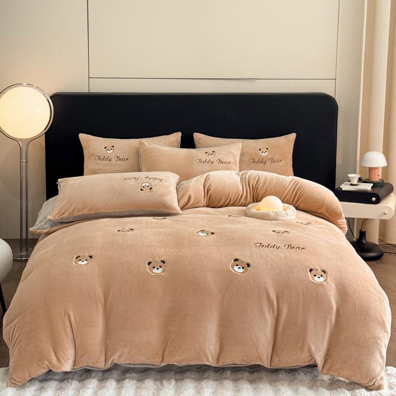 

Embroidery Thickened Milk Fleece Four-Piece Simple Style Household Double-Sided Fleece Warm Bedding 1.8m 4pc: quilt cover 200 * 230cm