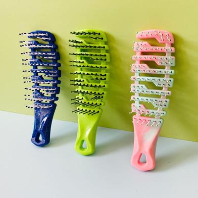 Pettine per capelli che cambia colore Districante pettine per capelli aggrovigliati Antistatico Scava fuori pettini per massaggi Salon Strumenti per lo styling per parrucchieri 1pz