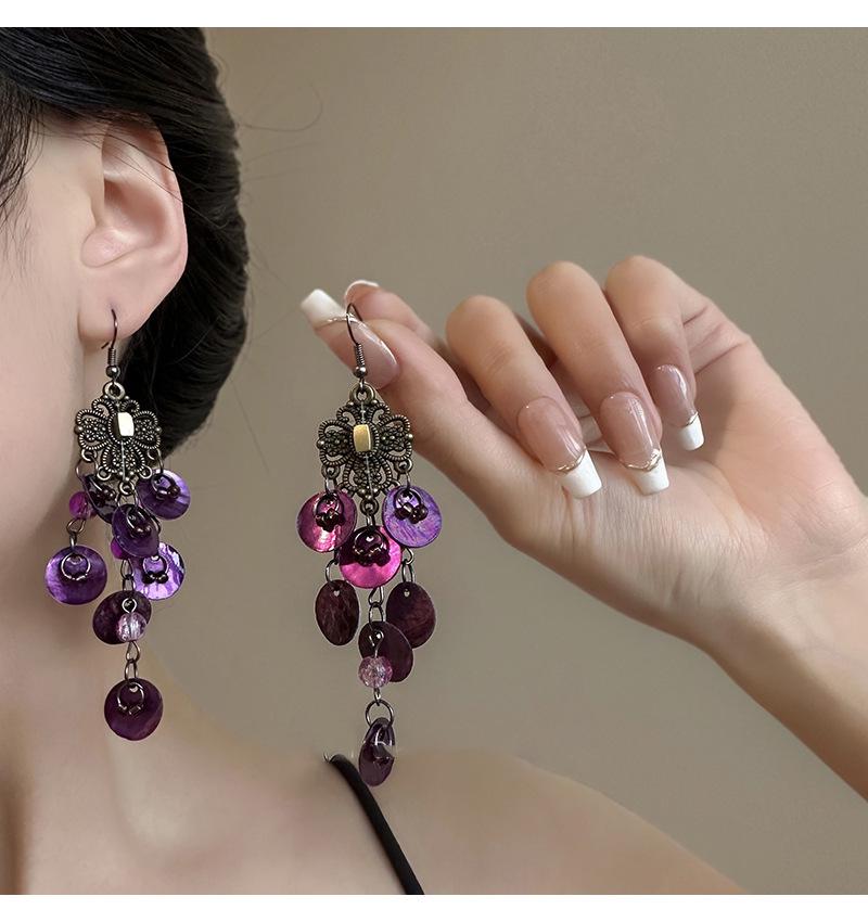 Retro Ethnic Bell Tassel Earrings: Exquisite, Fashionable Dangle Design with Light Luxury Appeal.