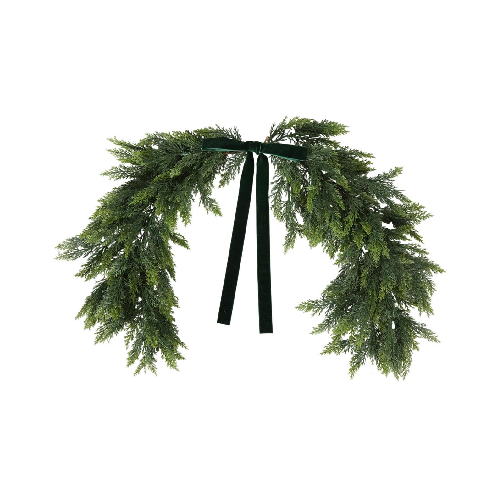 

Artificial Norfolk Decoration With Velvet Bow, Suitable For Mirror Decoration. One Size